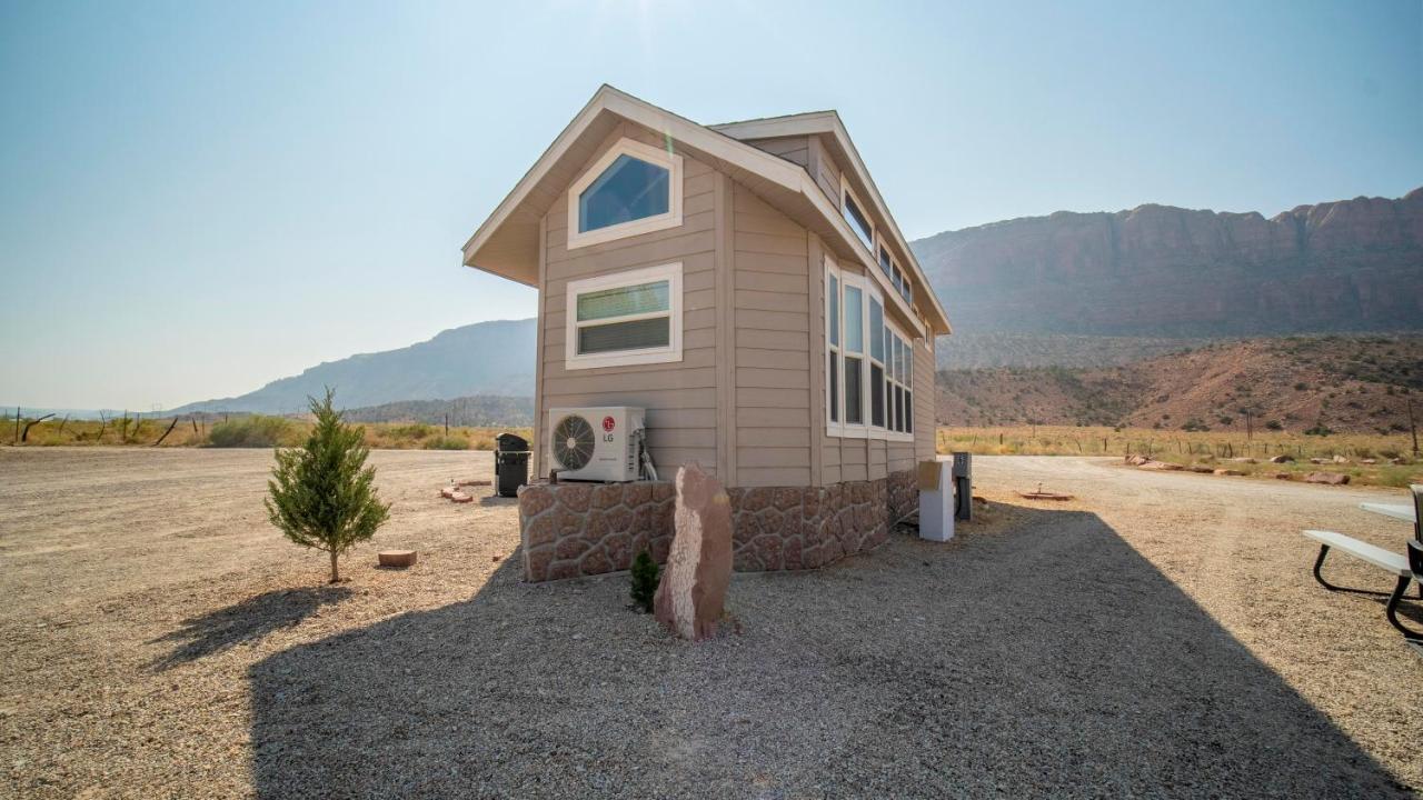 Funstays Glamping Tiny House W Large Loft Site 8 Моуаб Екстериор снимка